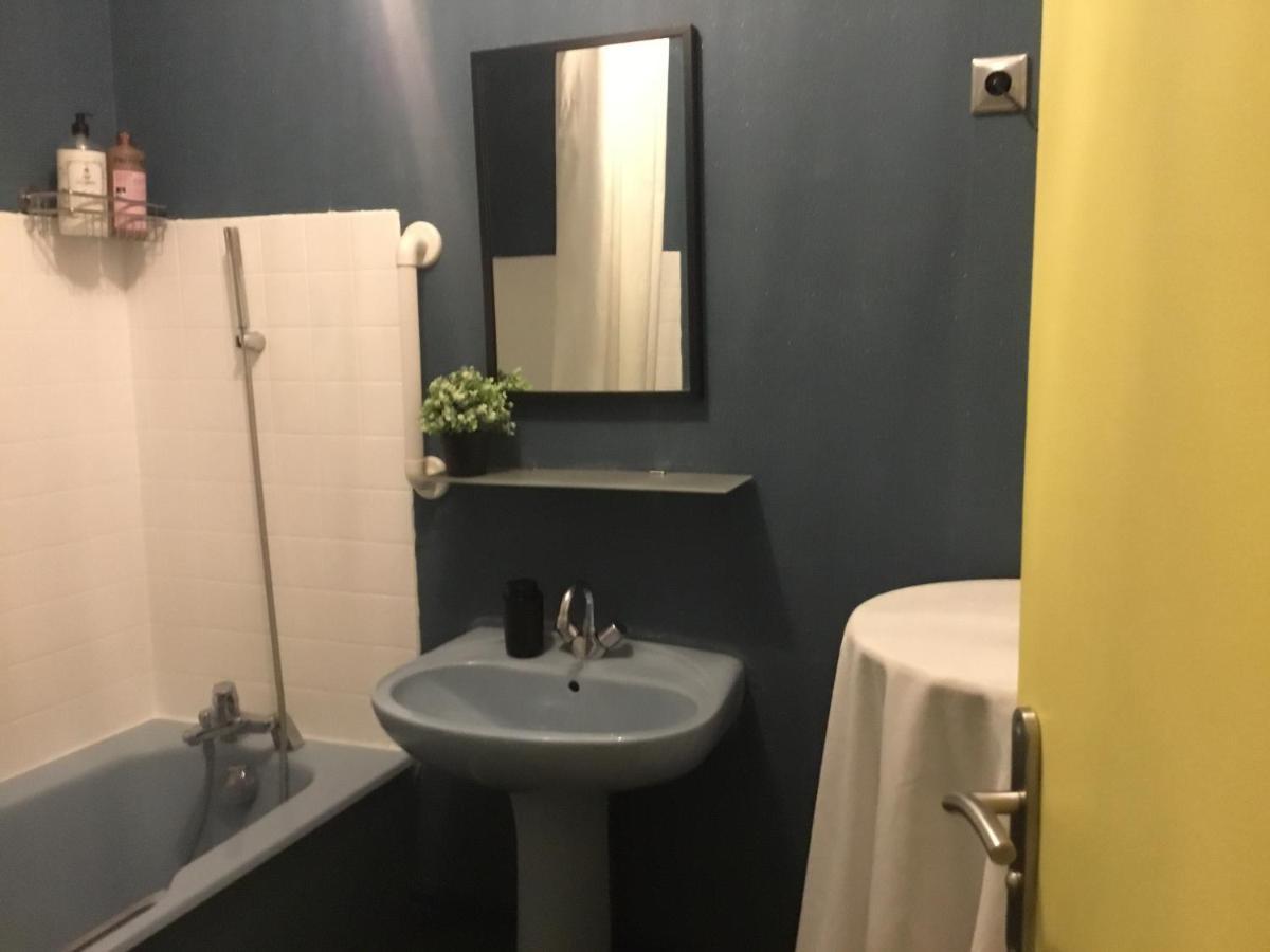 Just For Sleep-Daily Stay 20H To 10H Apres Votre Arrivee Dans Le Batiment D'Entree, Contact I'Hote Via Le Message Ici De Reservation Pour L'Enregistrement I'Entree Dans La Propriete Sans I'Approbation Est Interdite-Resevation D'Un Tiers Est Inaccepta Bobigny Eksteriør bilde