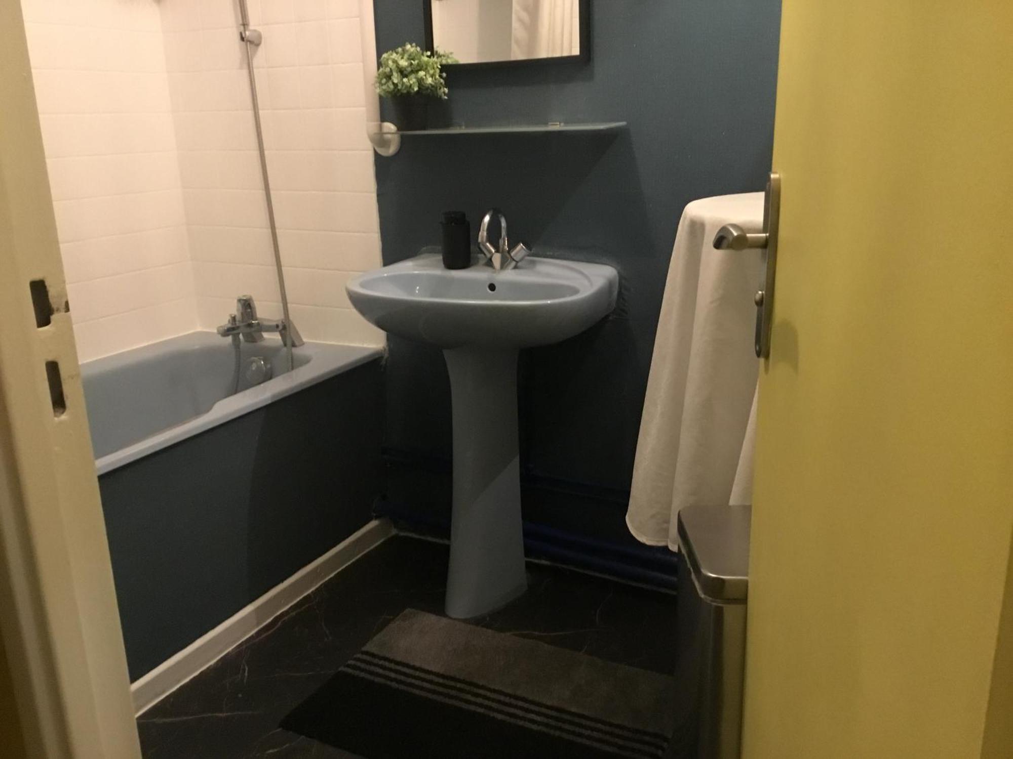 Just For Sleep-Daily Stay 20H To 10H Apres Votre Arrivee Dans Le Batiment D'Entree, Contact I'Hote Via Le Message Ici De Reservation Pour L'Enregistrement I'Entree Dans La Propriete Sans I'Approbation Est Interdite-Resevation D'Un Tiers Est Inaccepta Bobigny Eksteriør bilde