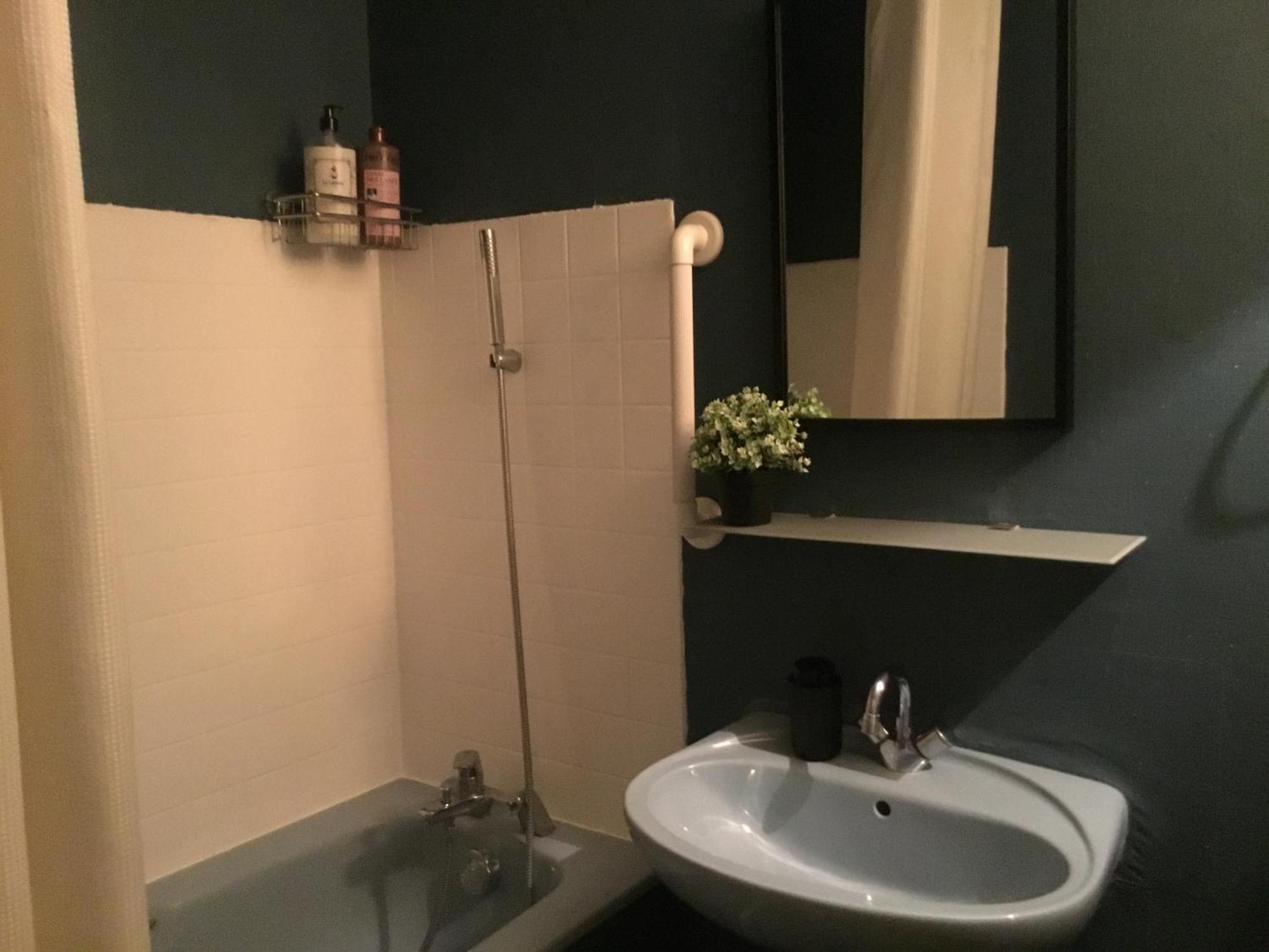 Just For Sleep-Daily Stay 20H To 10H Apres Votre Arrivee Dans Le Batiment D'Entree, Contact I'Hote Via Le Message Ici De Reservation Pour L'Enregistrement I'Entree Dans La Propriete Sans I'Approbation Est Interdite-Resevation D'Un Tiers Est Inaccepta Bobigny Eksteriør bilde